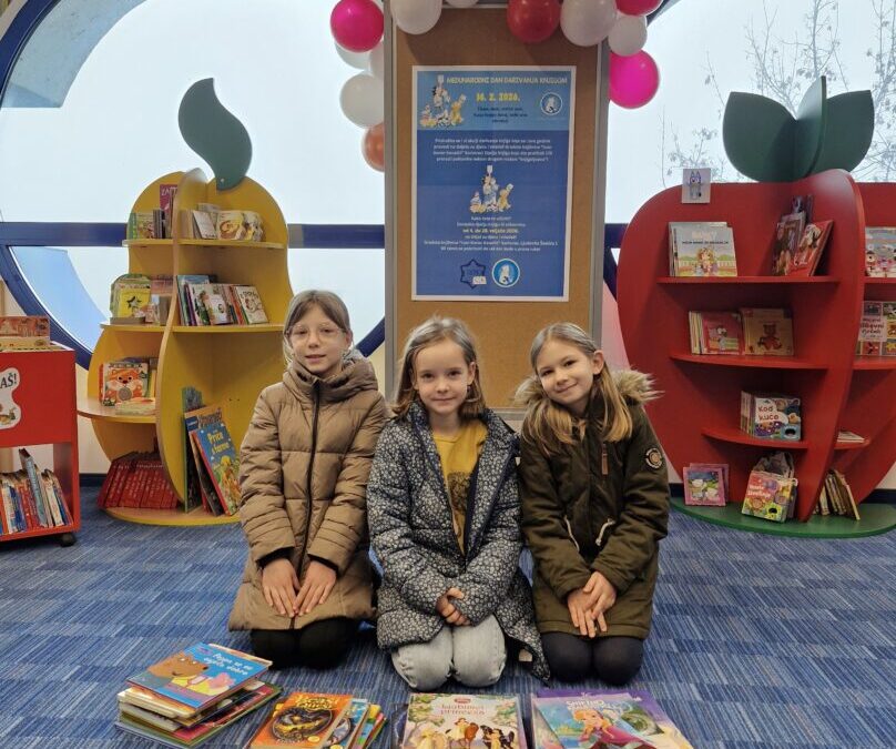 “Čitam, dam, sretan sam – svoju knjigu daruj i tuđe srce obraduj”