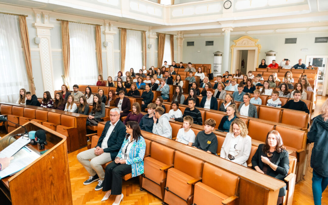 Prijam nagrađenih učenika i mentora kod gradonačelnika